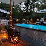 Semesterbostad With Pool Between And Forest *